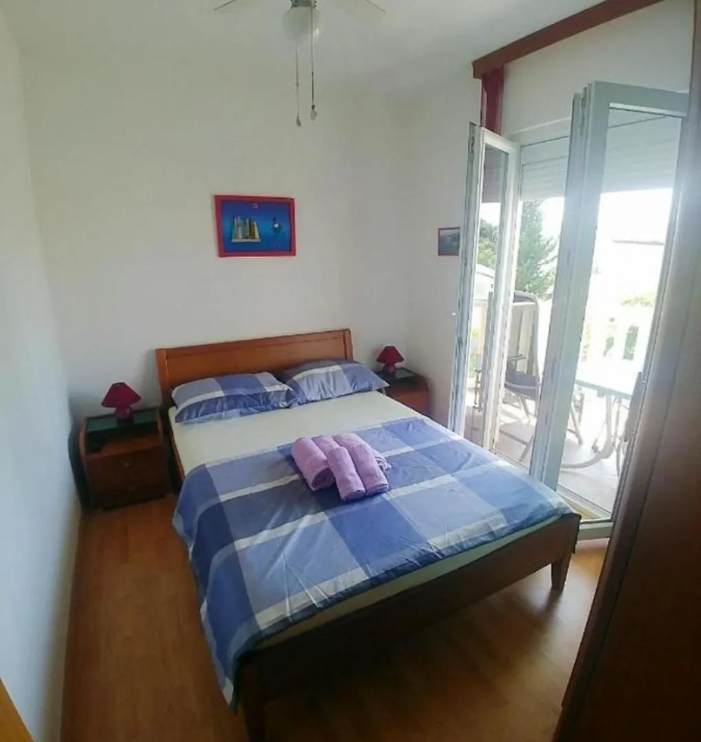 Apartment Katy - 150M From The Sea Seget Vranjica