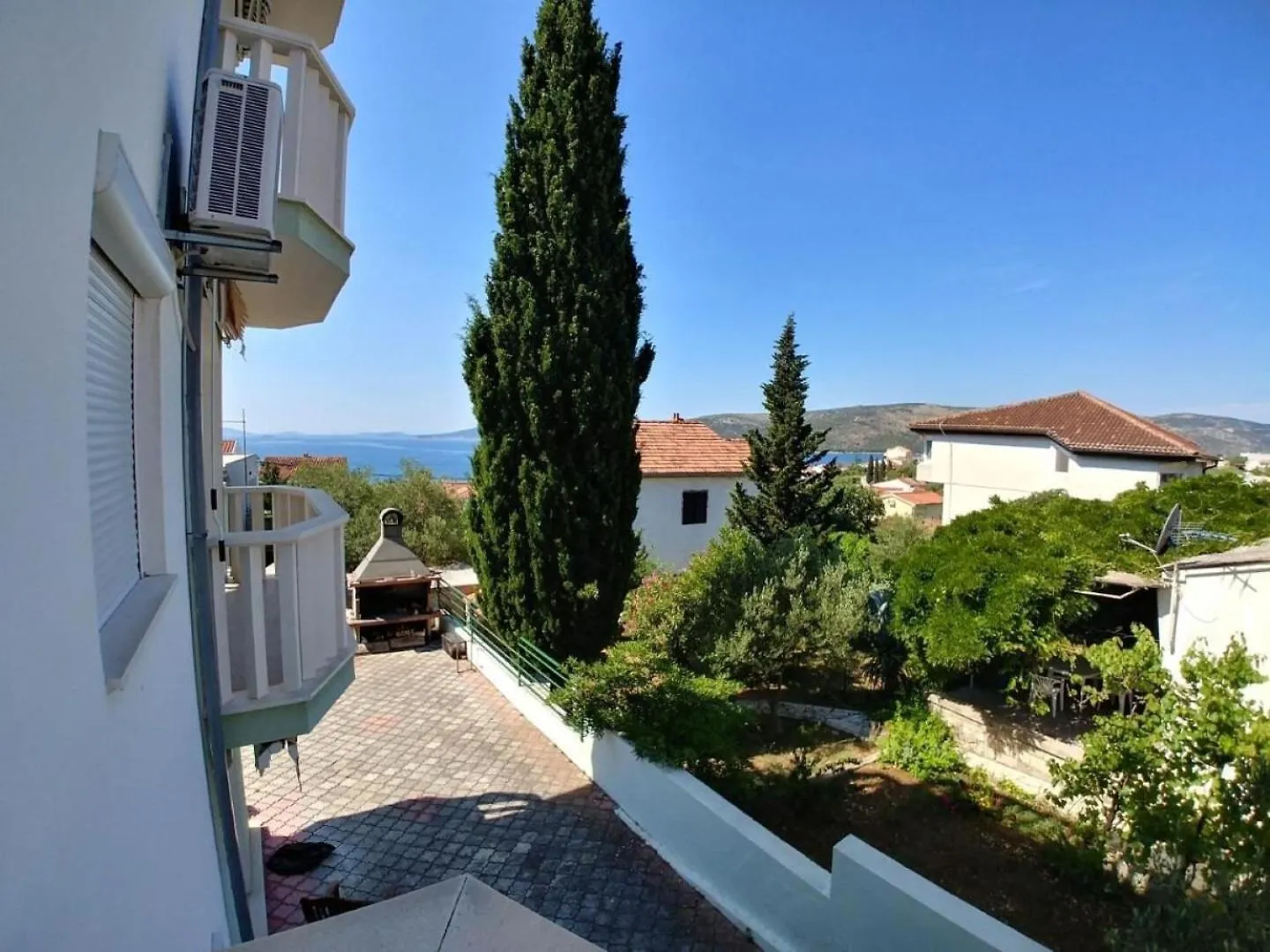 Apartment Katy - 150M From The Sea Seget Vranjica