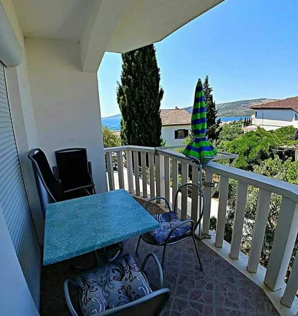Apartment Katy - 150M From The Sea Seget Vranjica