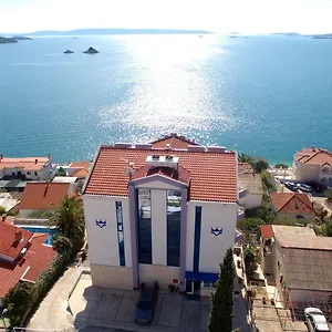 3* Hotel Viktorija